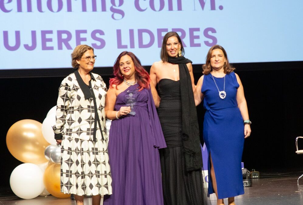 ENTREGA DE LOS PREMIOS EN LA GALA DE LA IV EDICIÓN DEL PROYECTO MENTORING CON M