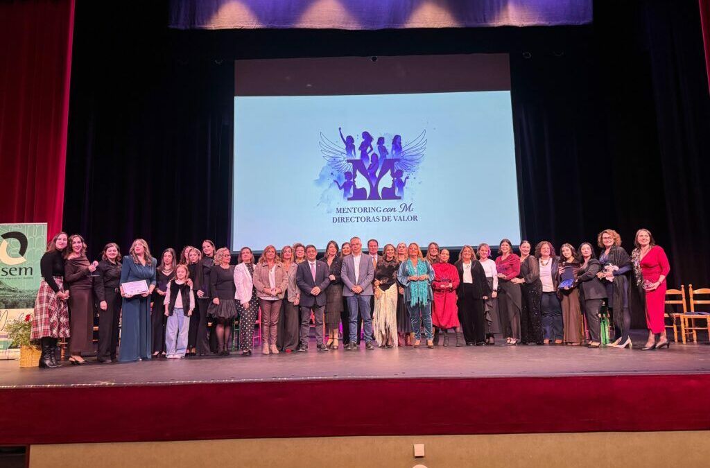 ENTREGA DE LOS PREMIOS EN LA GALA DE LA V EDICIÓN DEL PROYECTO MENTORING CON M
